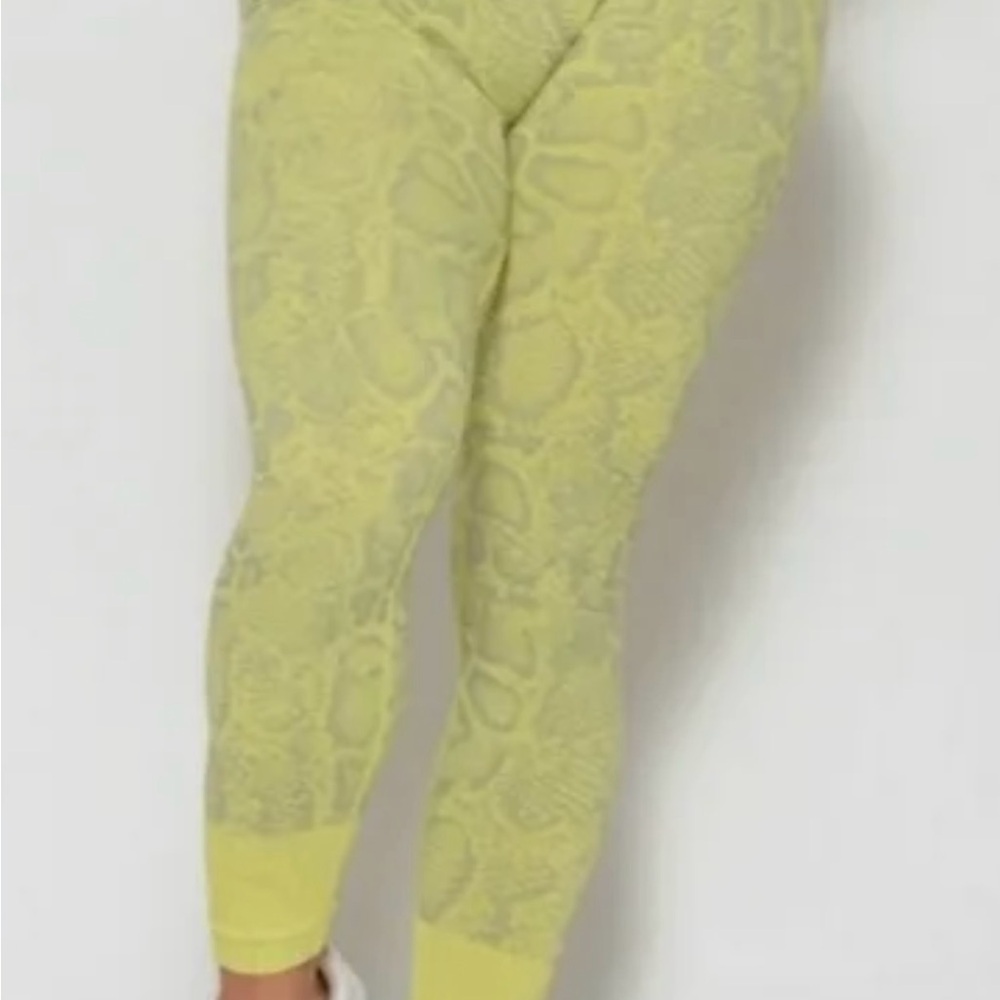 Small - Worn Twice - image 2